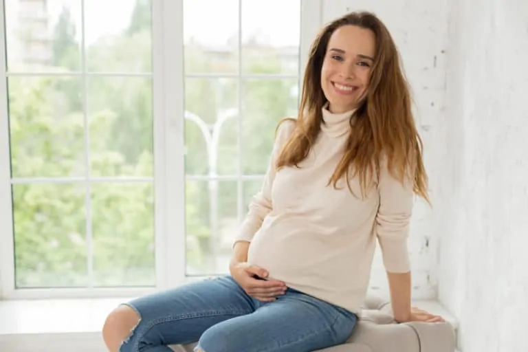 Бяло течение при бременност – кога е индикация за проблем?